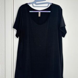 LuLaRoe “Classic” Scoop Neck Tee